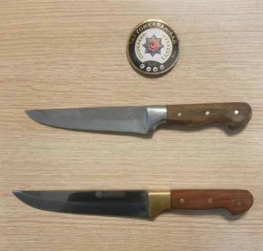 Polis bir hafta boyunca yaptığı denetimlerde uyuşturucu, bıçak ve silah ele geçirdi
