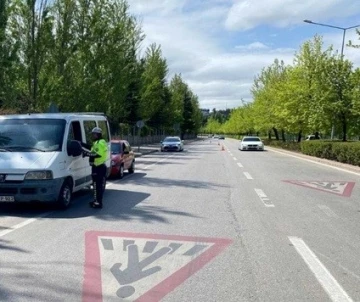 Polis ekiplerinin bir haftalık trafik denetiminde 10 milyon TL ceza yazıldı
