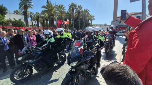 Bodrum Polisi Kortejle Halkı Selamladı