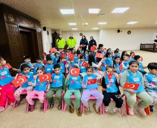 Polis Haftası&rsquo;nda Patnos&rsquo;ta miniklere anlamlı ziyaret
