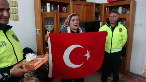  AYŞE TEYZE: &quot;AĞLAYARAK İÇERİ GİRDİM, ÇOK DUYGULANDIM&quot;