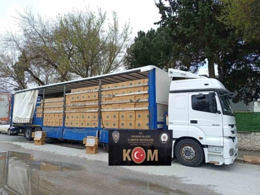 Polis ka&ccedil;ak&ccedil;ılığa izin vermiyor: 8 milyon boş makaron ele ge&ccedil;irildi
