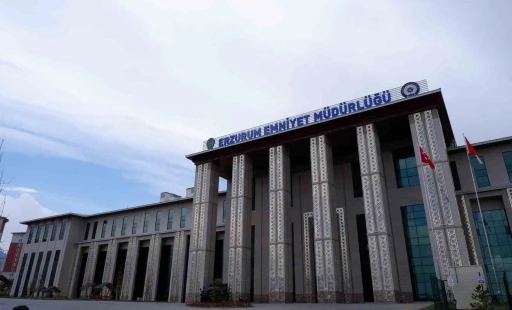 Polis kaza kurşunu ile arkadaşını yaraladı
