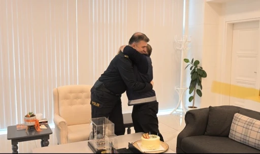Polis olma hayali kuran gencin &ouml;zel g&uuml;n&uuml; Emniyet&rsquo;te kutlandı
