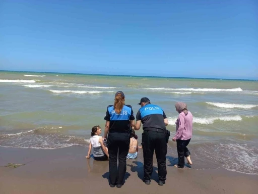 Polis sahilde görev başında: &quot;Tedbir elimde, hayatım güvende&quot;
