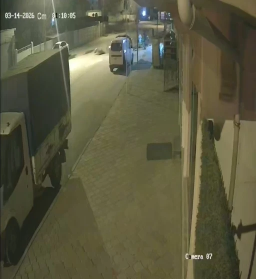 Polis uygulamasından ka&ccedil;an alkoll&uuml; s&uuml;r&uuml;c&uuml; motosiklete &ccedil;arptı: Belediye başkanının oğlu &ccedil;ıktı
