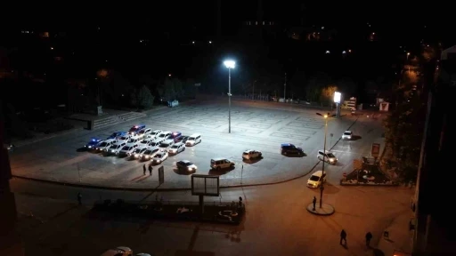 Polis ve jandarmadan eş zamanlı &quot;şafak&quot; operasyonu: Çok sayıda firari hükümlü yakandı
