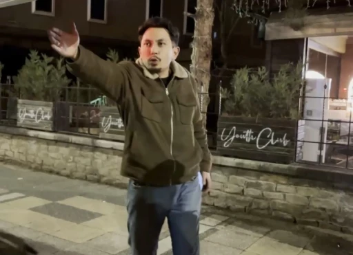 Polise zor anlar yaşattı, gazeteciyi g&ouml;r&uuml;nce "&Ccedil;ekin beni" dedi
