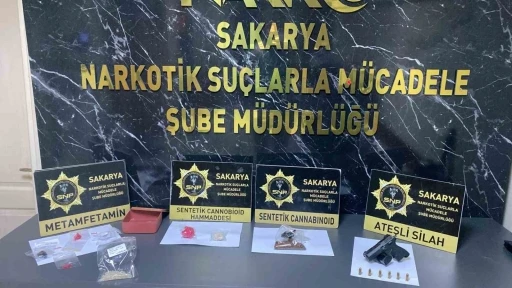 Polisi fark edince uyuşturucuları klozete d&ouml;kt&uuml;, sifon &ccedil;alışmayınca yakalandı
