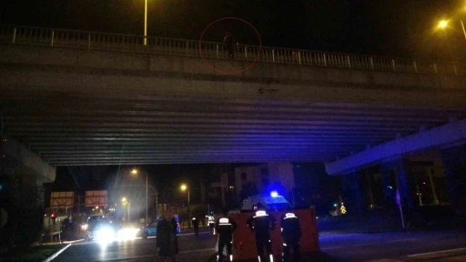 Polisin bir kadını &ouml;l&uuml;m&uuml;n ucundan aldığı olayda s&ouml;zleriyle pes dedirten kişi g&ouml;zaltına alındı
