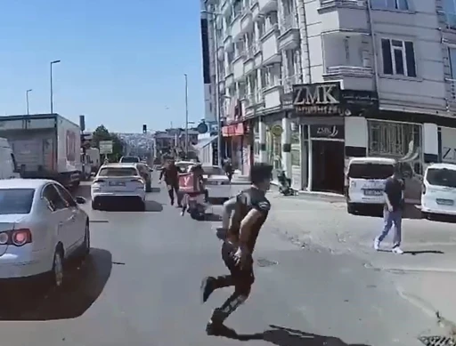 Polisin &rsquo;dur&rsquo; ihtarına uymadı: O anlar kameraya yansıdı

