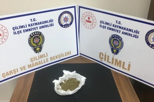Polisin şüphelendiği araçtan uyuşturucu çıktı

