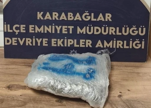 Polisten ka&ccedil;an motosikletliden 1 kilo 200 gram uyuşturucu &ccedil;ıktı
