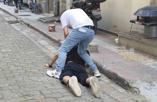 Polisten ka&ccedil;an şahıs kovalamacayla yakalandı, uyuşturucudan arandığı ortaya &ccedil;ıktı
