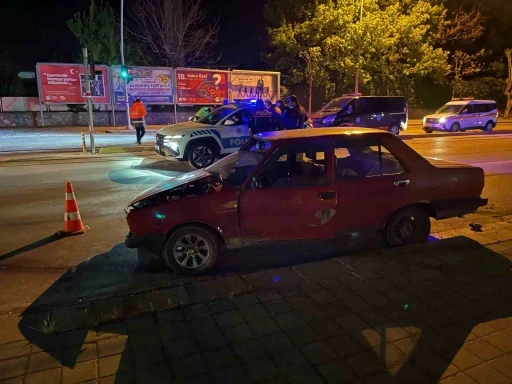 Polisten kaçarken ters yönde kaza yapan ehliyetsiz sürücüye 40 bin TL ceza
