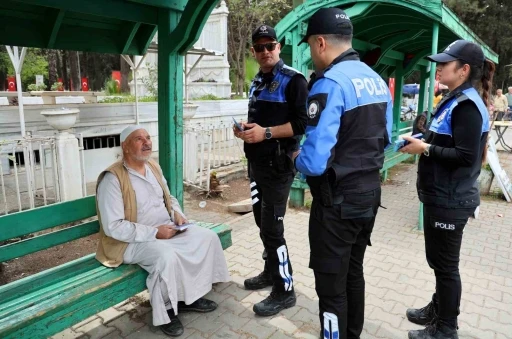 Polisten mezarlıkta ’sahte hoca’ avı
