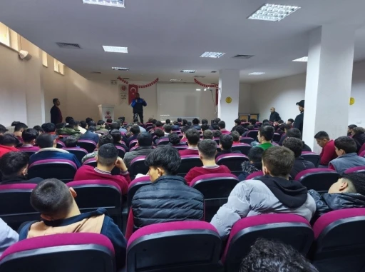Polisten Niğde&rsquo;de vatandaş ve &ouml;ğrencilere y&ouml;nelik bilgilendirme &ccedil;alışmaları

