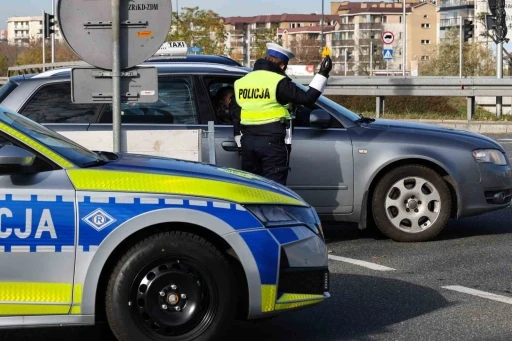 Polonya&rsquo;da denetim yapan polisin uyuşturucu etkisi altında olduğu belirlendi
