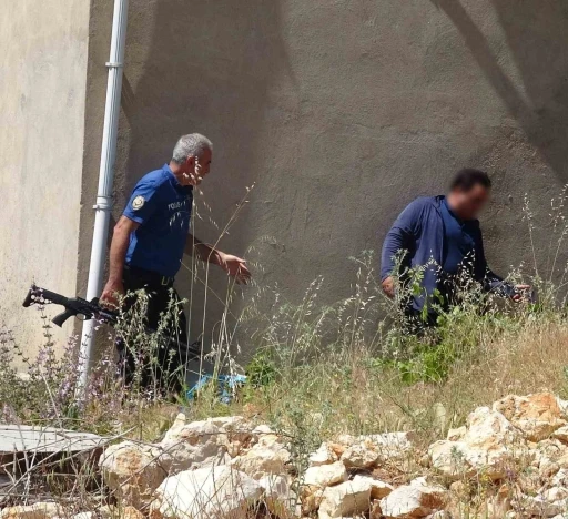 Pompalı t&uuml;fekle yaraladığı kişinin ardından polisle birlikte boş kartuş aradı
