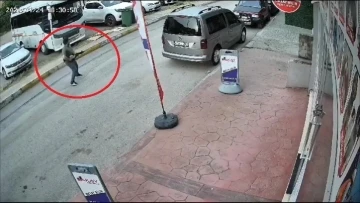 Pompalı tüfekli saldırı kamerada: Cadde ortasında ateş edip bir genci kovaladı
