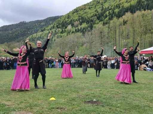 Posof&rsquo;ta 19 Mayıs coşkusu: Gen&ccedil;lerin g&ouml;sterileri nefes kesti
