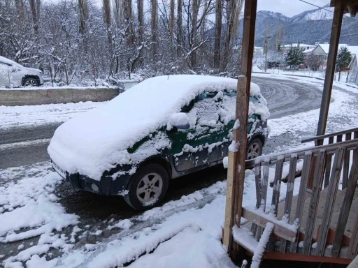 Posof&rsquo;ta kar yağışı etkili oldu
