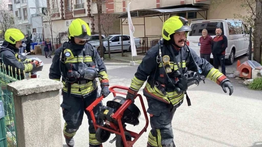 Prizde unutulan sa&ccedil; kurutma makinesi yangın &ccedil;ıkarttı, ekipler harekete ge&ccedil;ti

