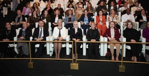 Prof Dr. A&ccedil;ık, "Kadınların ekonomik g&uuml;&ccedil;lenmesini, s&uuml;rd&uuml;r&uuml;lebilir kalkınmanın ve rekabet g&uuml;c&uuml;n&uuml;n vazge&ccedil;ilmez unsuru olarak g&ouml;r&uuml;yoruz"
