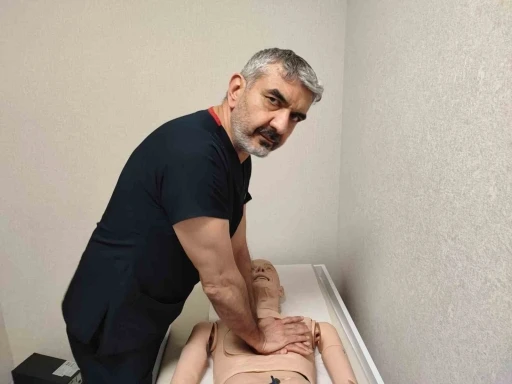 Prof. Dr. Akpınar: &quot;Kalp krizinde kalp masajı çok önemli&quot;
