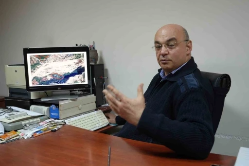 Prof.Dr. Dipova:"Falezleri kaybedersek yalnız Antalya değil d&uuml;nya kaybeder"
