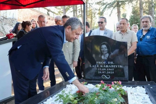 Prof. Dr. Lale Karabıyık&rsquo;ı anma programına CHP Grup Başkanı &Ouml;zg&uuml;r &Ouml;zel de katıldı
