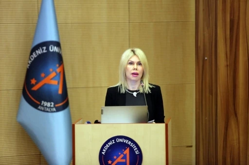 Prof. Dr. &Ouml;zkan: "Kadınlarını geri bırakan toplumun ileri gitmesi imkansız"
