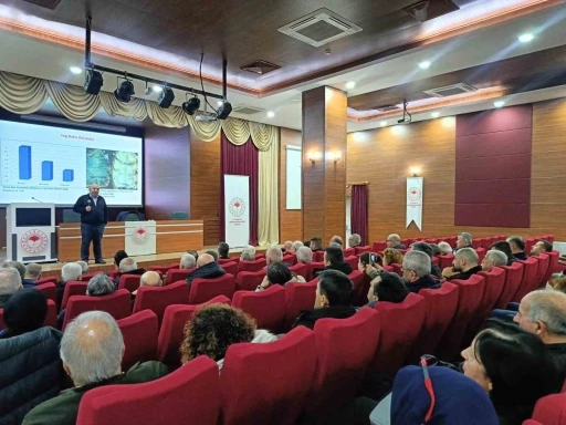 Prof. Dr. Yeninar: &quot;Arı ölümlerinin çoğu kışlamaya bağlı ortaya çıkıyor&quot;
