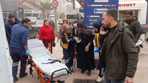 PTT Kargo minib&uuml;s&uuml;n&uuml;n &ccedil;arptığı yaşlı kadın yaralandı
