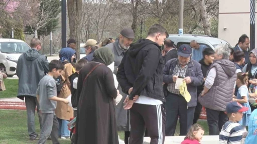 Pursaklar Belediye Başkanı &Ccedil;etin: "Bir parkın aydınlık olması g&uuml;venliği de beraberinde getiriyor"
