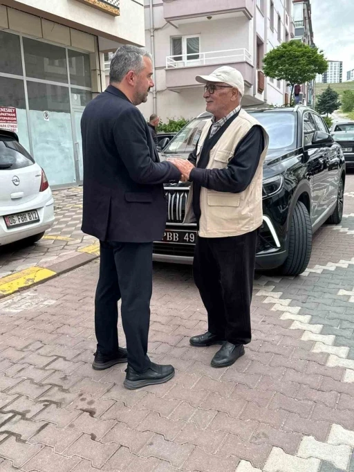 Pursaklar Belediye Başkanı &Ccedil;etin, vatandaşlarla bayramlaştı
