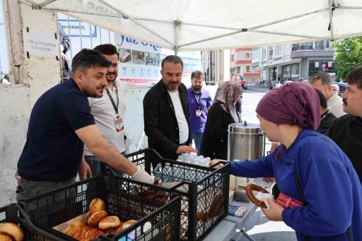 Pursaklar Belediyesi&rsquo;nden YKS&rsquo;ye giren adaylara ve ailelerine &ccedil;ay eşliğinde simit ve poğa&ccedil;a
