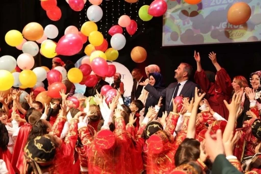 Pursaklar&rsquo;da alkışlar minik mezunlar i&ccedil;in
