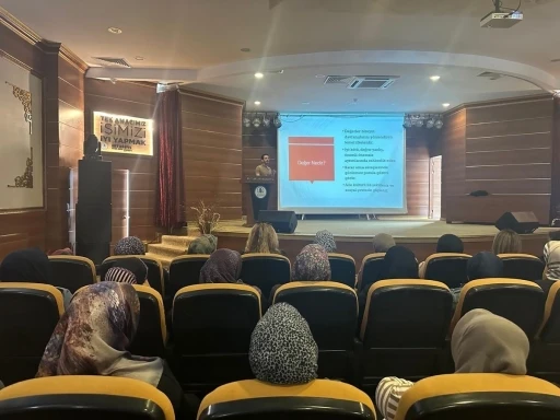 Pursaklar&rsquo;da toplumsal değerlerin korunması ve bilin&ccedil;li medya kullanımına y&ouml;nelik seminer
