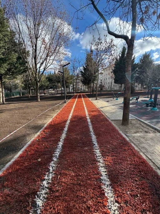 Pursaklar&rsquo;da Turgut &Ouml;zal Parkı yeni y&uuml;z&uuml;yle hizmete a&ccedil;ıldı
