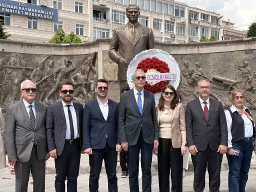 P&uuml;sk&uuml;ll&uuml;: "Eczacılar, ilacın g&uuml;venli, etkili ve bilin&ccedil;li kullanımında sağlık sisteminin vazge&ccedil;ilmez bir par&ccedil;asıdır"
