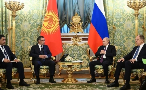 Putin, Kırgızistan Cumhurbaşkanı Caparov ile görüştü
