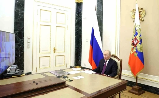 Putin: &quot;Rus ordusu Ukrayna sınırında tampon bölge oluşturma görevi üzerinde çalışıyor&quot;
