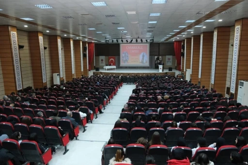 "Akif&rsquo;in Diliyle &Ccedil;anakkale" konulu konferans d&uuml;zenlendi
