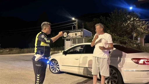 "Alkoll&uuml; değilim ama ş&uuml;pheliyim" dedi, alkoll&uuml; &ccedil;ıktı
