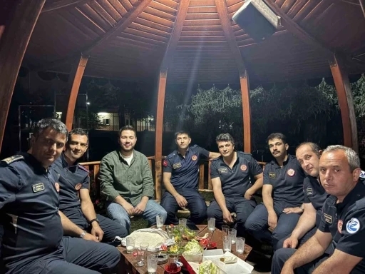 "Ara&ccedil;ta kedi var" yazısını dikkate aldı, sevimli 3 yavru kediyi kurtardı
