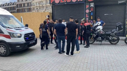 &quot;Askeriz&quot; diyen şahıslar hesap ödemeyince kavga çıktı: 5 yaralı
