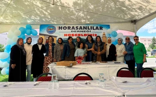 "Bah&ccedil;e bizden, boh&ccedil;a sizden"  diyerek buluştular
