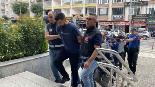 &quot;Başınız belada&quot; diyerek vatandaşları ağına düşürdüler, 15 milyon liralık vurgun yaptılar
