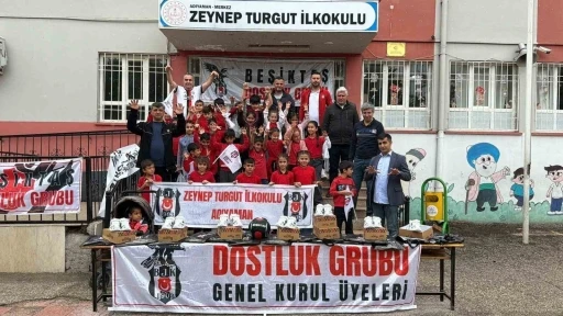 "Bu forma benden sana kardeşim" kampanyasıyla &ccedil;ocukların y&uuml;z&uuml; g&uuml;ld&uuml;
